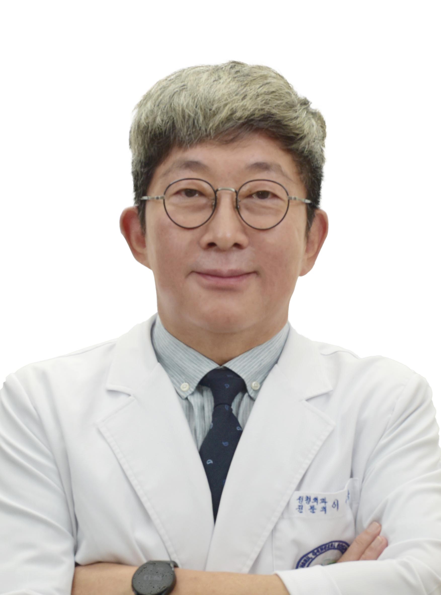 이우용 전문의 상반신 사진